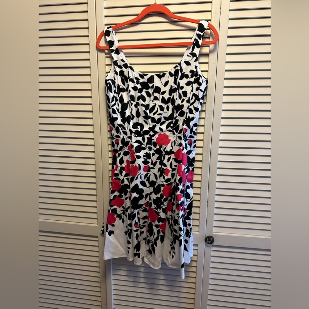 GUC Nine West SZ 6 Black, White, Pink Floral Dress.